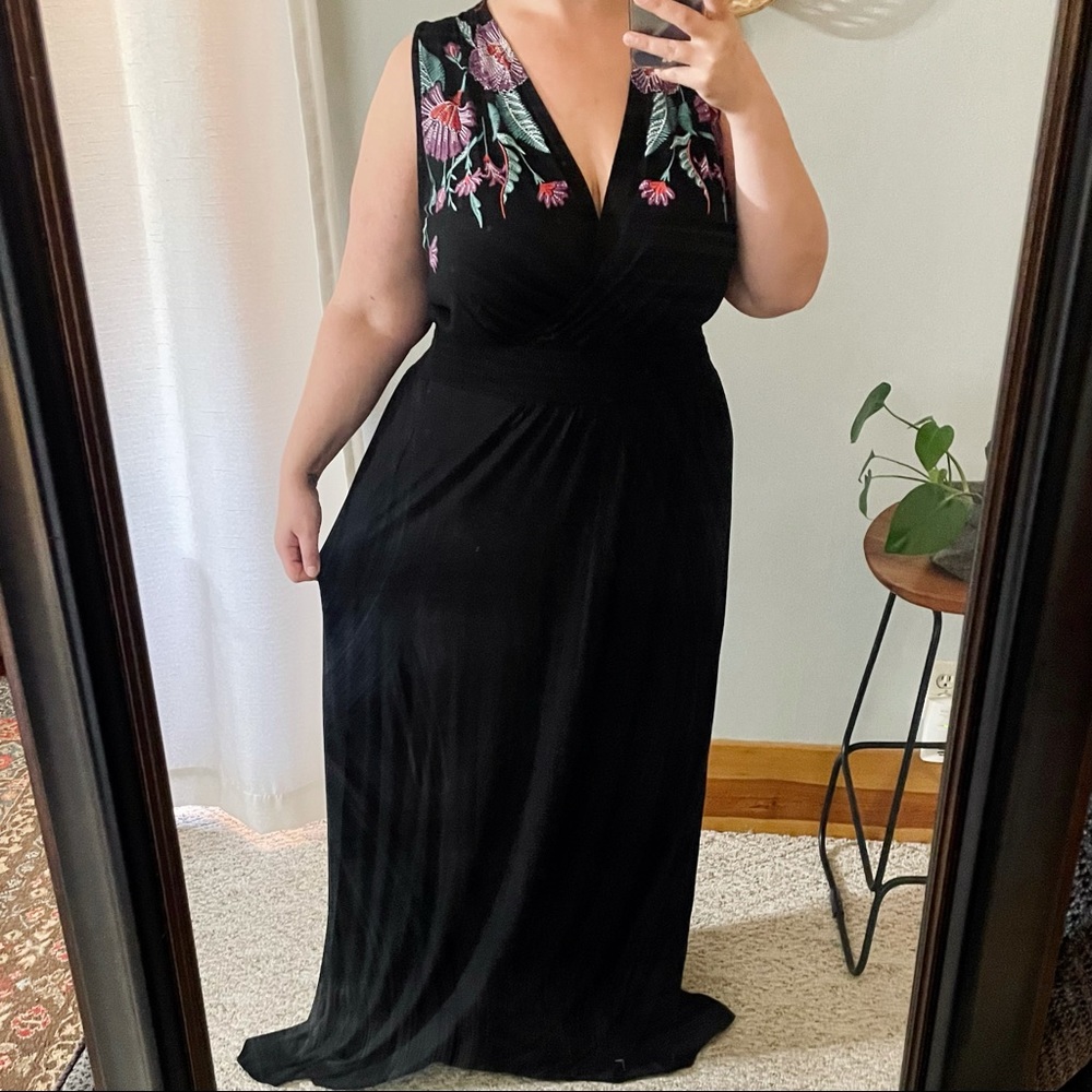 Embroidery print 🌺🖤 Venus Jersey Maxi Dress 1X New Withour Tags